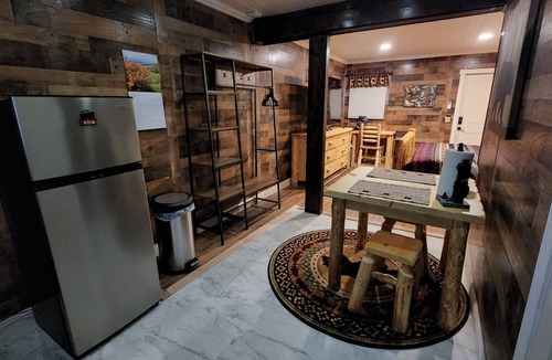 Rocky Grove Apartment | Cabin Apt 20min to Gatlinburg across from Ntl Park GameRoom+FirePit+Pet Friendly