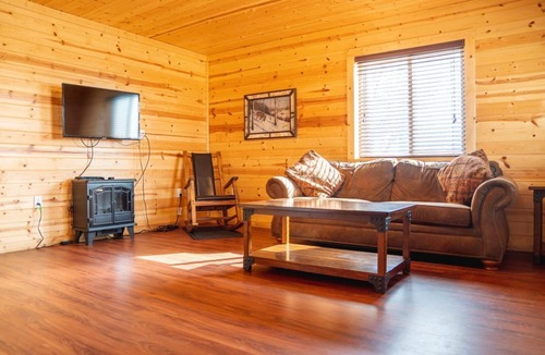New Town Cabin | Cabin at Van Hook