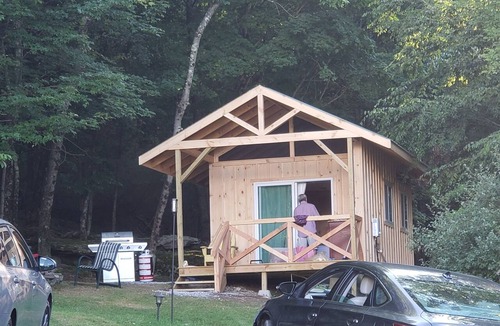 Jeffersonville Cabin | Cabin by the Rocks 12 x12 rustic cabin