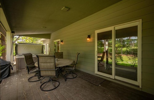 McHenry House | Cabin & Canoe