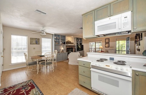 Sopchoppy Cabin | Cabin Getaway: Pet-Friendly Oasis on the Ochlockonee River Bend, Ideal for Fishing and Swimming