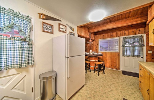 Trinity Center Cottage | Cabin Hideaway < 1 Mi to Trinity Lake: Hike & Fish
