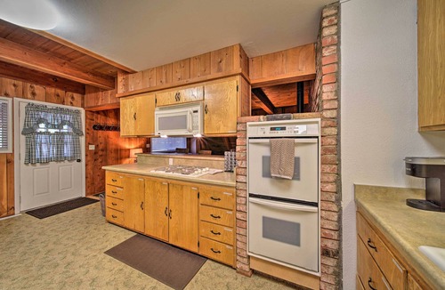 Trinity Center Cottage | Cabin Hideaway < 1 Mi to Trinity Lake: Hike & Fish