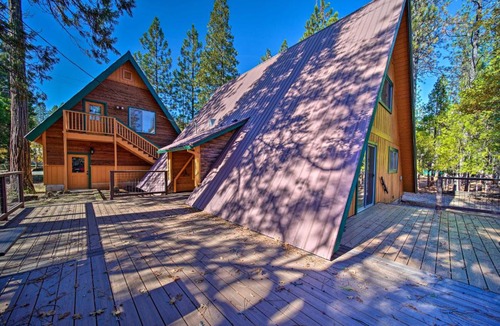 Trinity Center House | Cabin Hideaway < 1 Mi to Trinity Lake: Hike & Fish