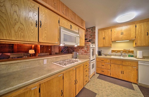 Trinity Center Cabin | Cabin Hideaway < 1 Mi to Trinity Lake: Hike & Fish
