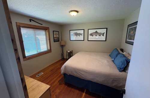 Dingle House | Cabin In The Country- Dingle, ID-30 min to skiing! Bunk House that sleeps 10