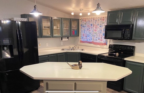 Cascade House | Cabin in the Pines - 3 Minutes to the beach, docks or golf!