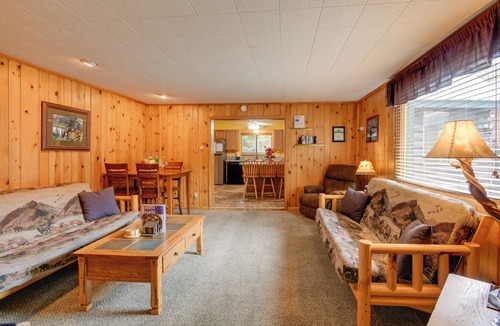 West Yellowstone Cabin | Cabin Less Than 1 Mi to Yellowstone Nat'l Park!
