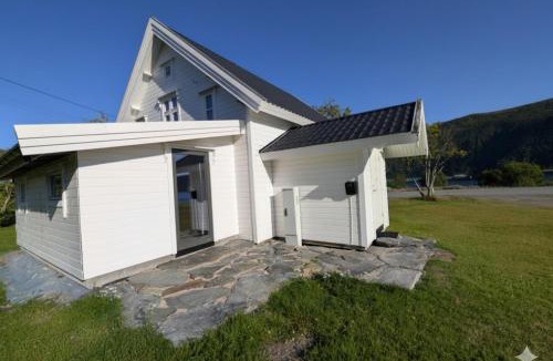 Botnhamn Villa | Cabin Magic Senja 2, Home away from home