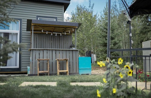 Griesbach Cabin | Cabin mins to Edmonton, St Albert. Pet friendly! Monthly winter rates available