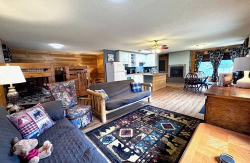 Deer River Cabin | Cabin on Little Moose Lake & Snowmobile Trail