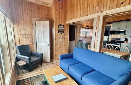 Au Train Cottage | Cabin on the beach with lakeviews and fireplace