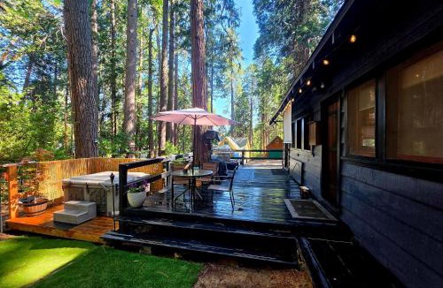 Long Barn Villa | Cabin, Relaxation, Trails, Pinecrest Lake Getaway