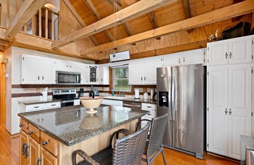Bristol Cabin | Cabin Retreat w/Pool in Bristol