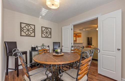 Cartersville House | Cabin Style & Cozy Back Deck Near LakePoint PBR