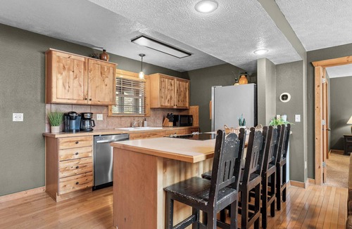 Reeds Spring Cabin | Cabin w/4 Master Suites! Close to Silver Dollar City!