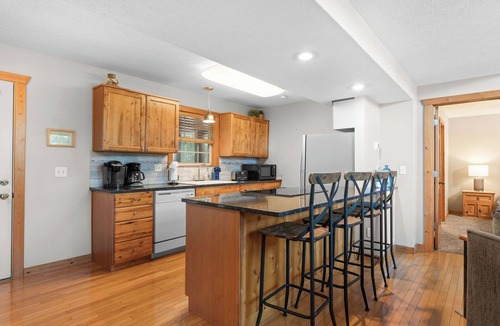 Reeds Spring Cabin | Cabin w/4 Primary Suites! Near Silver Dollar City!