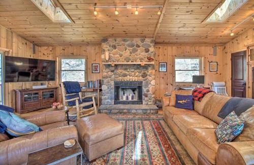 Mathias House | Cabin w/Decks & Fire Pit Near Lost River!