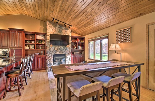 Breezy Point Cabin | Cabin w/Fire Pit & Movie Room, 1 Mi to Lake
