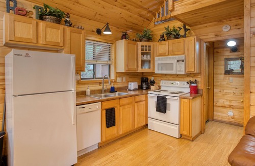Heber Cabin | Cabin w/loft, private hot tub, and star-gazing deck! Sleeps 6!