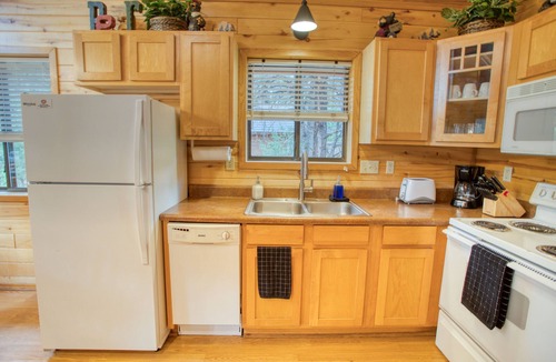 Heber Cabin | Cabin w/loft, private hot tub, and star-gazing deck! Sleeps 6!
