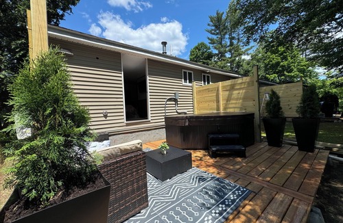 Thornton Cabin | Cabin W/Private Hot Tub~ Pet Friendly NEar Loon Mtn, Waterville & OWls NEst Rst