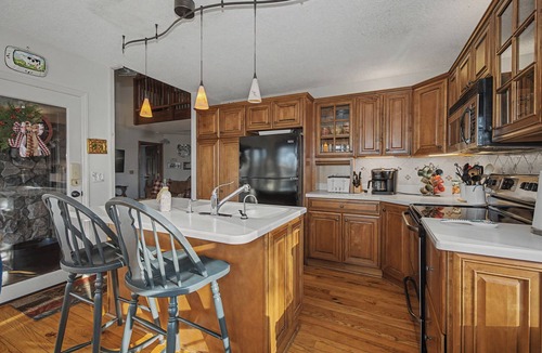 Ferguson Cabin | Cabin w/Views, Jacuzzi Bathtub, Fireplace, Screened Porch, Outdoor Hot Tub