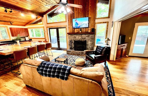 Charter Hills Cabin | Cabin with Mountain Views/Large Deck/Fireplace/Near Hiking, Biking, Winery