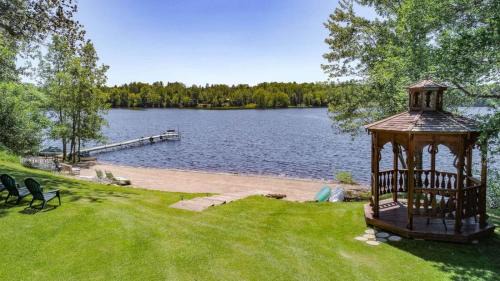 Winter House | Cabin With Private Beach