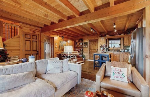Sylva House | Cabin with stunning mountain views, porch, fire pit & dog-friendly!