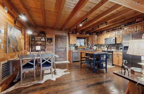 Sylva House | Cabin with stunning mountain views, porch, fire pit & dog-friendly!