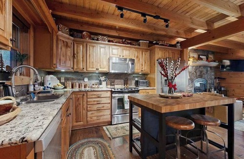 Sylva House | Cabin with stunning mountain views, porch, fire pit & dog-friendly!