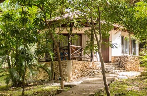 Avellanas Beach Hotel | Cabinas Las Olas