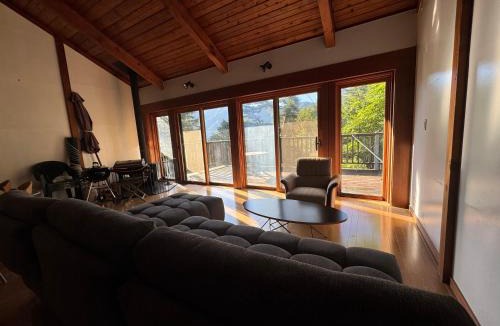 Fujikawaguchiko House | CabinC Private Fireplace, BBQ, Lake Saiko MtFuji