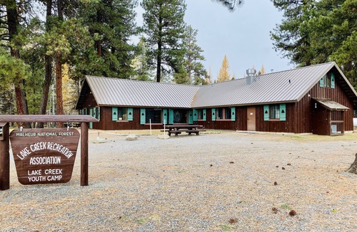 John Day Cabin | Cabins in Eastern Oregon, Near Strawberry Mountain Wilderness