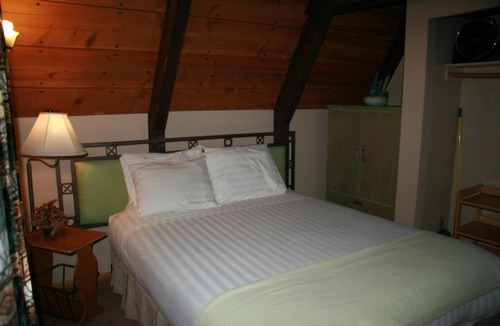 Strawberry Hotel | Cabins on Strawberry Hill