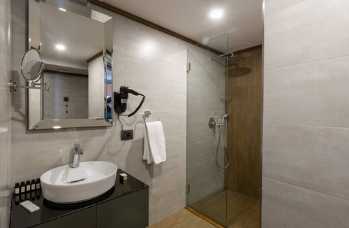 Yanik Hotel | Cabir Deluxe Hotel