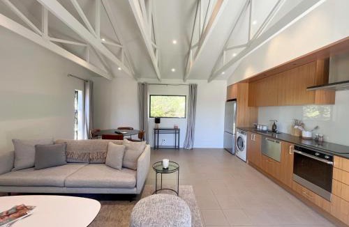 Oneroa House | Cable Bay Guesthouse