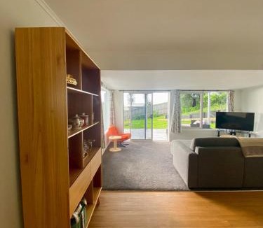 Cable Bay House | Cable Bay Moana View House