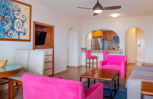 Los Cabos Resort | Cabo Beachfront Escape with Spacious 2BR Suite & Resort Pools