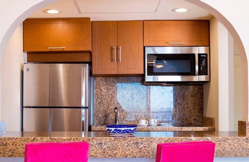 Los Cabos Resort | Cabo Beachfront Escape with Spacious 2BR Suite & Resort Pools