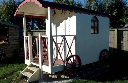 Kaikoura House | Caboose Accommodation with Stunning Views of Mount Fyffe in Kaikoura, New Zealand
