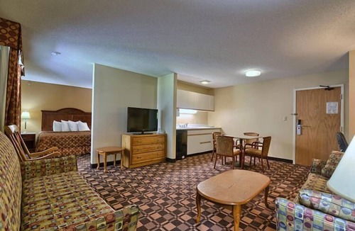 Lancaster Hotel | Cabot Inn & Suites