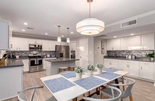 Paradise Valley Village House | Cactus Glen Free Htd Pool GameRoom Cabana Bar