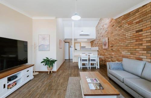 Central Mudgee Villa | Caddy Shack - Mudgee Stay by Golf Course & Wineries