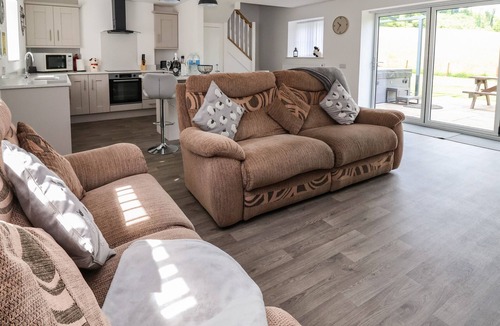 Bronygarth Cottage | CAE IOCYN, pet friendly, character holiday cottage in Chirk