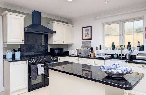 Selsey Cottage | Caedwalla House, Selsey - an annexe that sleeps 4 guests in 2 bedrooms