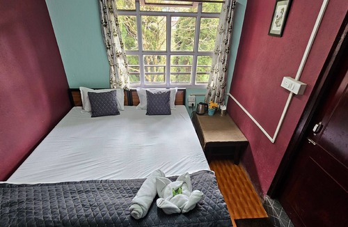 Darjeeling Hostel | Cafe & Stay