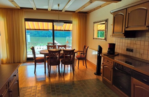 Minheim Bed & Breakfast | Café-Weinhaus Alt Reinsport - Holiday apartment jewel of the Moselle