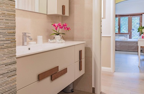 Appio Latino House | Caffarella Vacanze, comfort and relaxation a few minutes from the heart of Rome